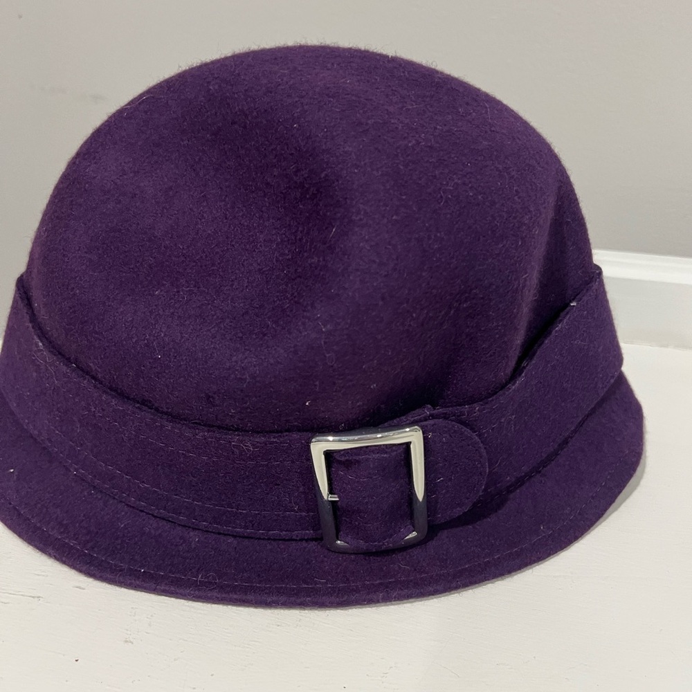 Banana Republic purple wool hat silver buckle woman’s M/L prep collegiat…